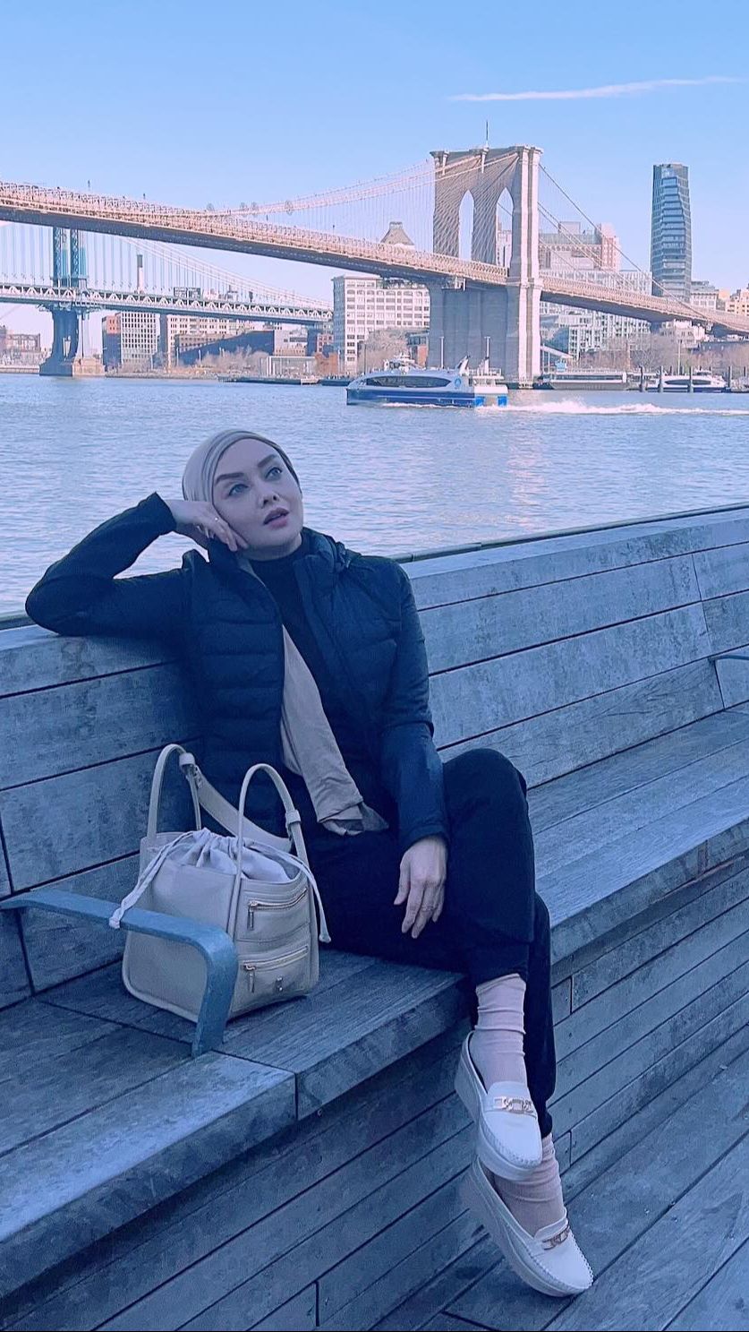 Pekerjaan rumah yang dahulu dikerjakan Assisten Rumah Tangga (ART) kini harus ditangani sendiri oleh Terry dan sang suami.