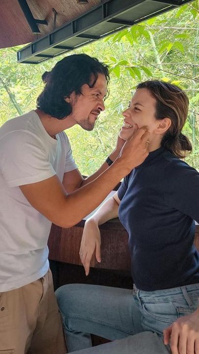 Edward Akbar pun menanggapi gugatan cerai yang dilayangkan sang istri dengan meminta doa melalui media sosial. Dia berharap sang istri bisa memikirkan kembali keputusannya tersebut.