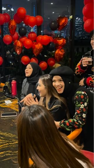 Nampak Ashanty sangat akrab denganLenggogeni Faruk.
