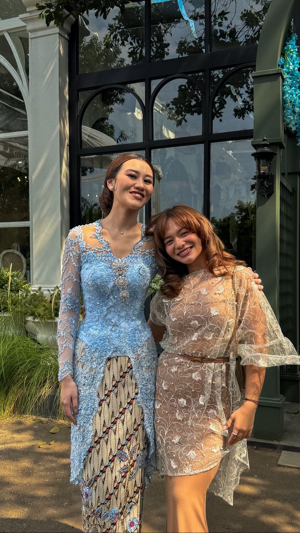 Namun tak banyak yang tahu jika Amel dan Aaliyah adalah teman masa kecil dan sudah bersahabat sejak lama.