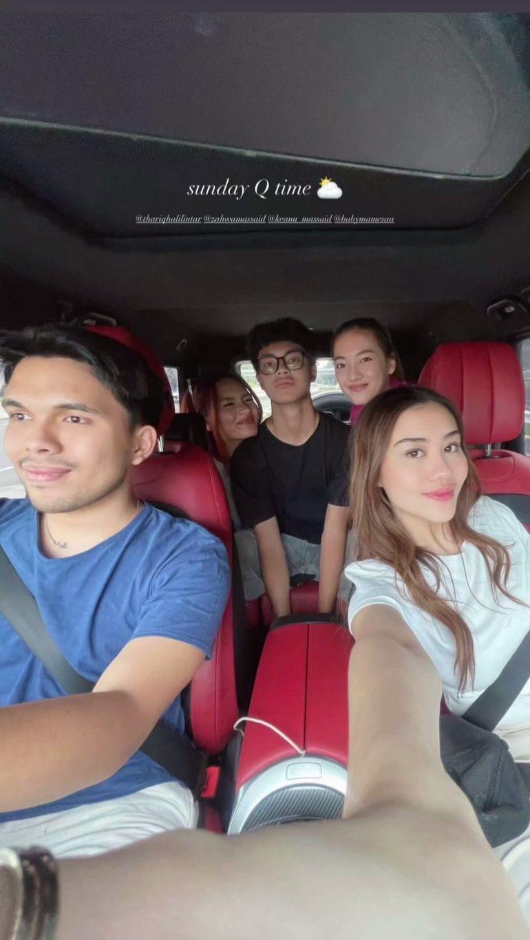 Tak ketinggalan, Zahwa juga hangout bareng Aaliyah dan Thariq. Keanu pun ikut serta menemani kakak-kakaknya menghabiskan waktu bersama.