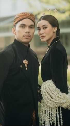 9 Foto Prewedding Aaliyah & Thariq di Istana Puro Mangkunegaran Solo, Mewah Bak Bangsawan