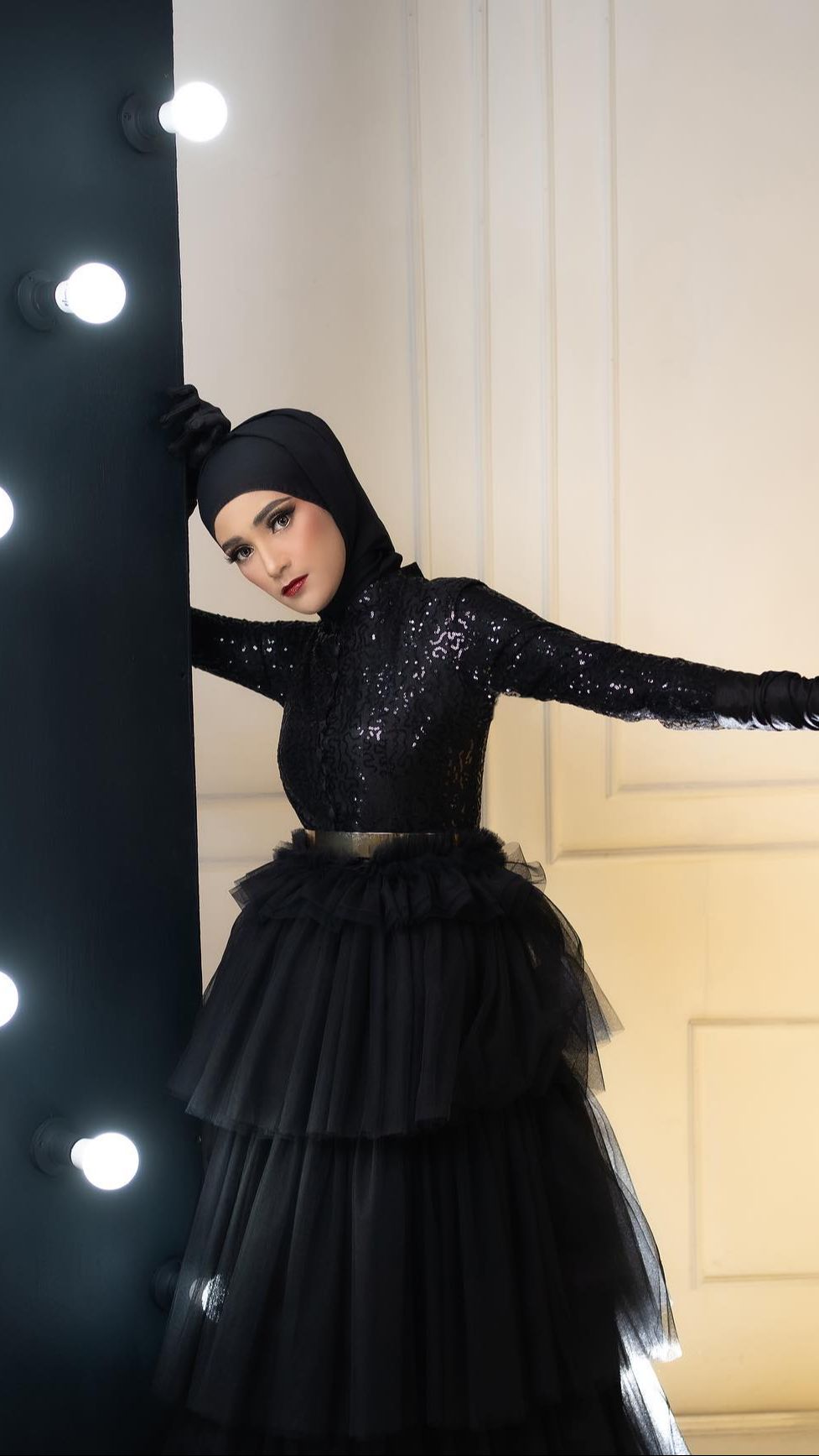 Nadya Mustikmenyandang status janda setelah bercerai dari Rizky DA di usia muda yakni 21 tahun.