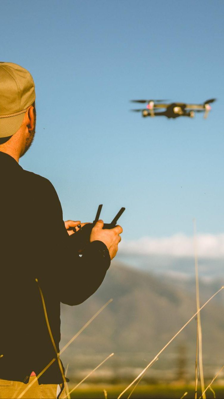 Lebih Canggih dan Anti-Ribet, Cukup Terbangkan Drone, Suami Akhirnya Bisa Pergoki Istri yang Selingkuh dengan Bosnya