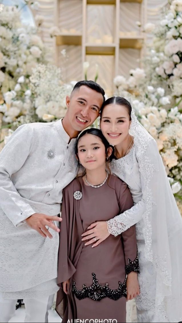 Keduanya tidak melanjutkan rencana pernikahan mereka meskipun telah bertunangan dan sudah disetujui seluruh keluarga besar.