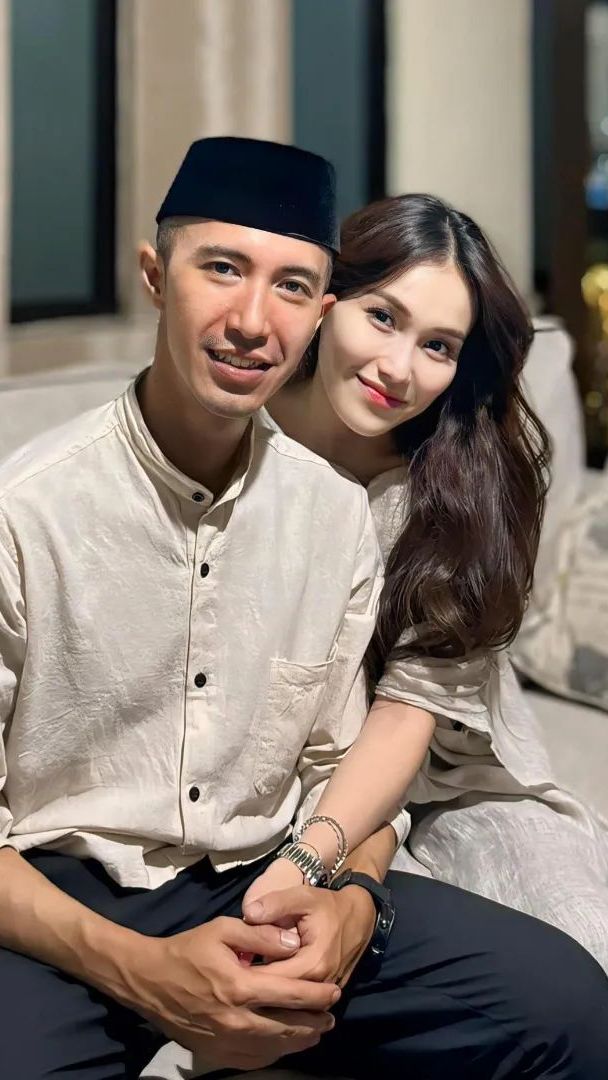Alasan perpisahan tak disebutkan gamblang. Ayu hanya menyebut ada perbedaan prinsip yang tak bisa disatukan lagi.