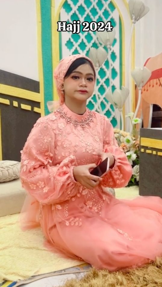 Pulang Haji, TikToker Tampil Heboh dengan Riasan Ala Barbie dan Disambut Meriah