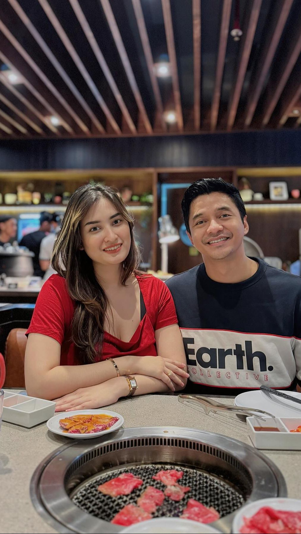 Rumah tangga Angbeen dan Adly juga tampak harmonis dan jauh dari gosip miring.