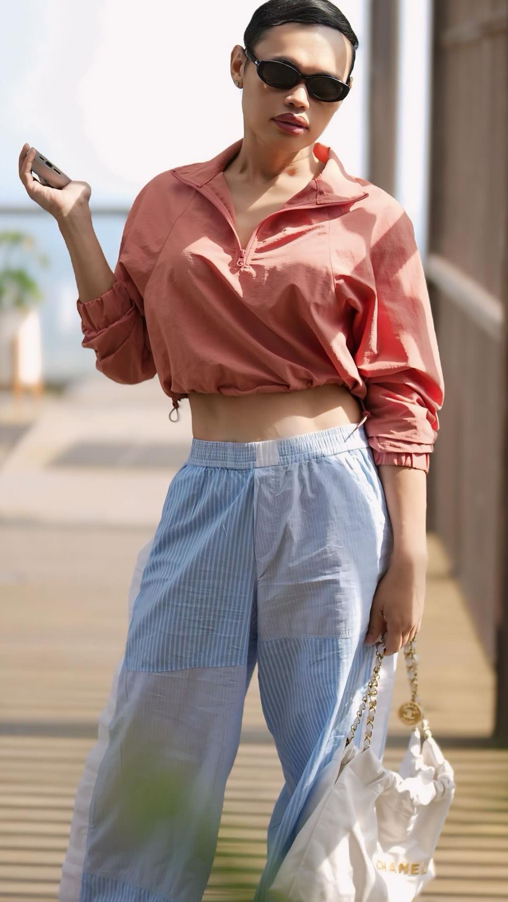 Sebagai fashion stylish, Wanda juga kera bekerja sama dengan beberapa desaigner, salah satunyadesainer busana ternama Bie Hin Tailor..