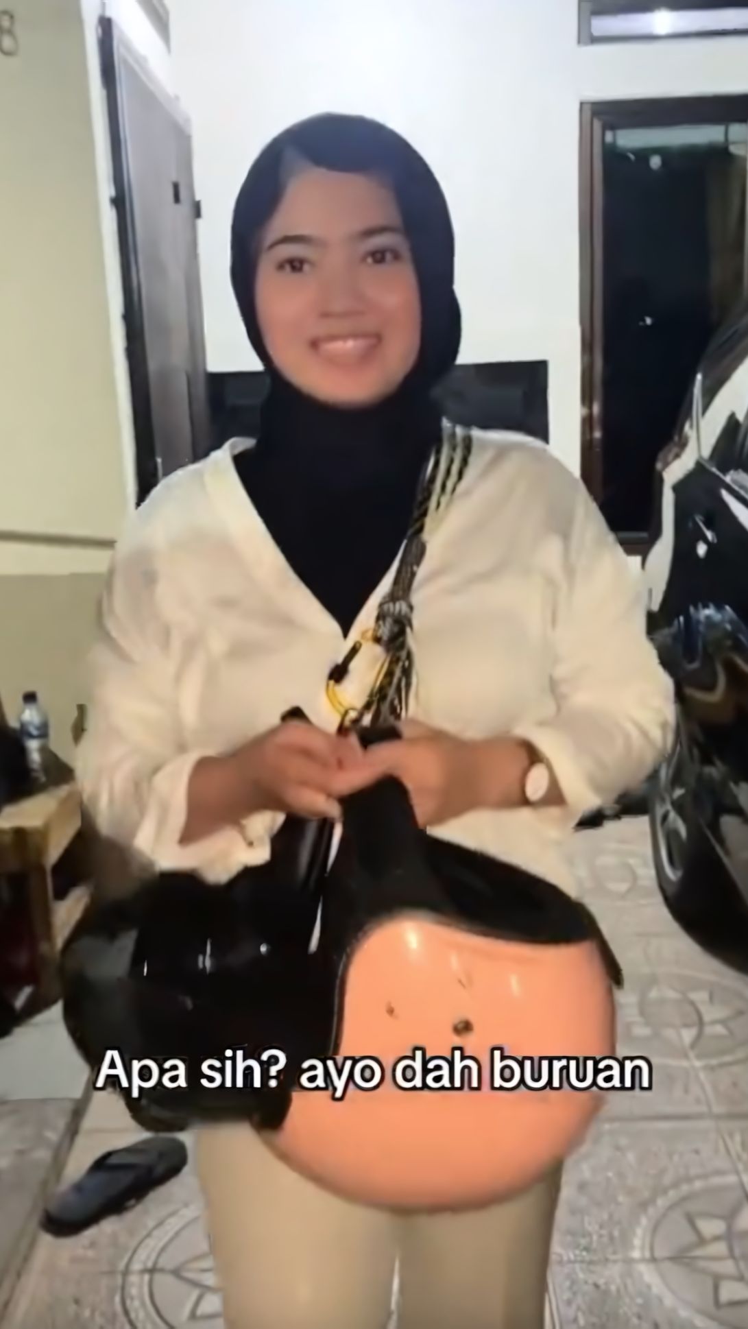 Ajak Ceweknya Segera Bersiap Mau Diajak Nonton, Cowok Ini Malah Ajak Lihat Beginian, Auto Ngakak Berdua