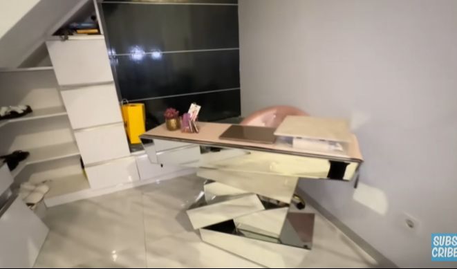 Meja kantor