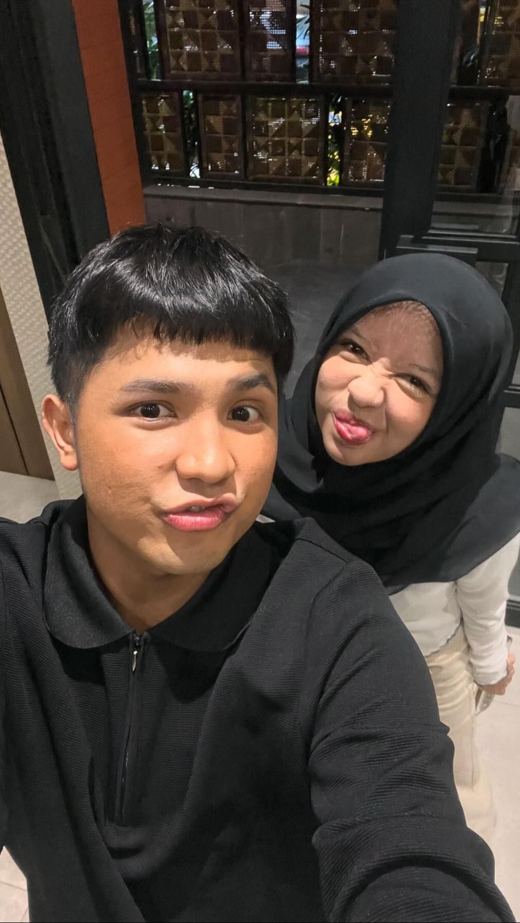 Halda menyebut jika ibunda Jirayut yang secara tidak langsung memberikan restu soal kedekatan mereka.