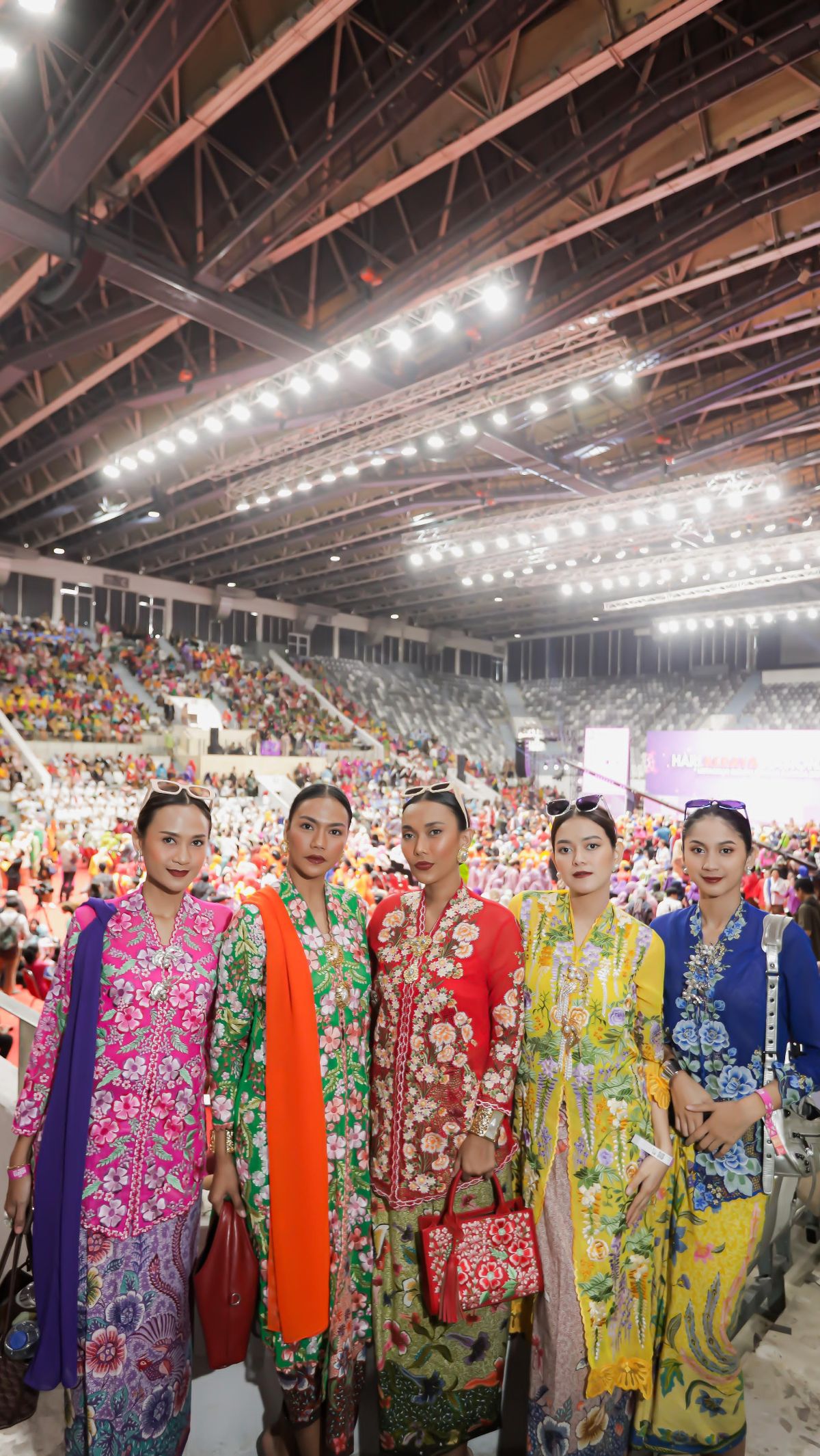 6 Potret Perayaan Hari Kebaya Nasional, Diikuti 7000 Wanita dari Berbagai Daerah