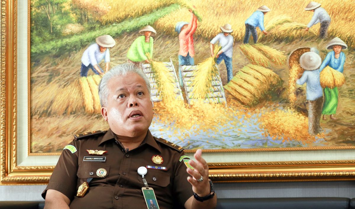 Hakim dalam pertimbangannya menyatakan membebaskan terdakwa dari segala dakwaan dengan pertimbangan tidak adanya saksi yang melihat langsung dan meninggalnya korban itu lebih didasarkan pada pengaruh alkohol, kami kira itu sangat sumir dan tidak beralasa