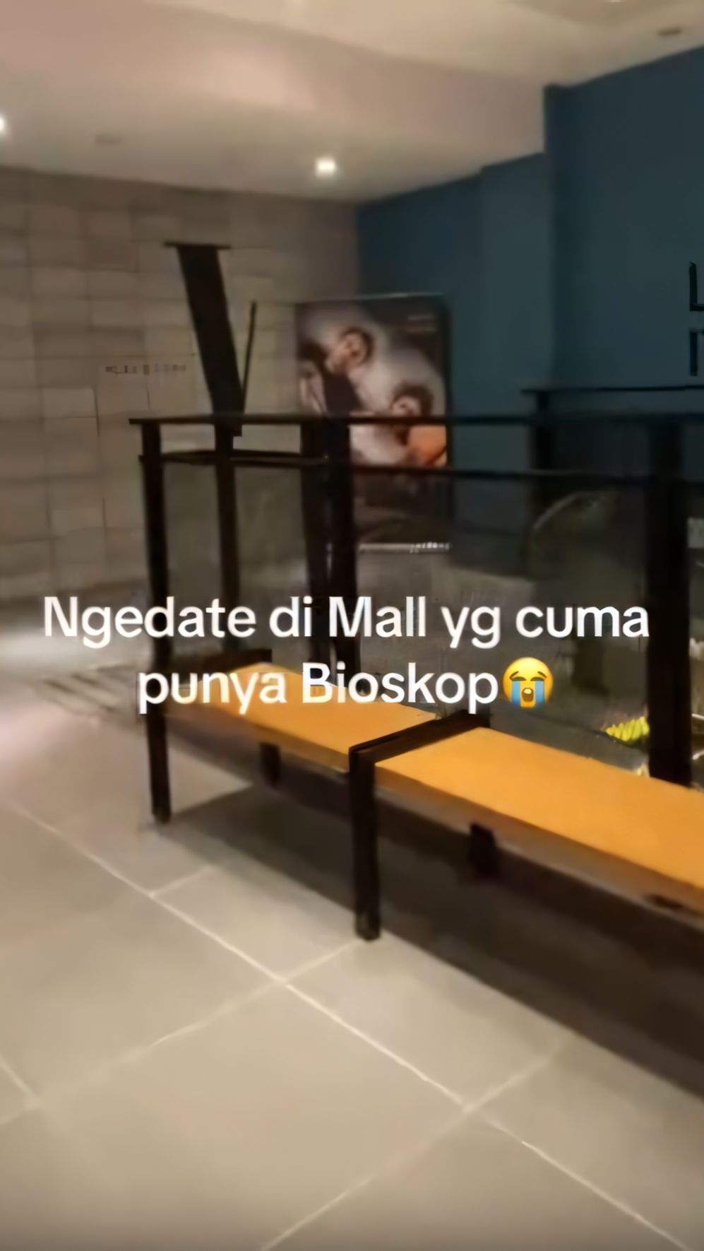 Kencan Rasa Uji Nyali, Pasangan Ini Nonton di Mal Sepi yang Hanya Ada Bioskop Saja