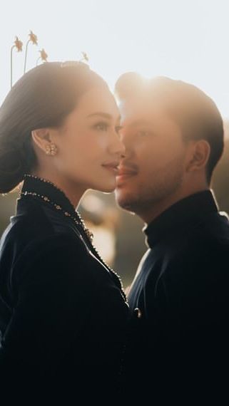 Pemotretan dilakukan di Keraton Mangkunegara, Solo.
