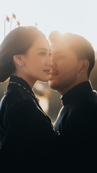 Aksi comblang itu didukung El Rumi. Ia membantu memperkenalkan Thariq dan Aaliyah.