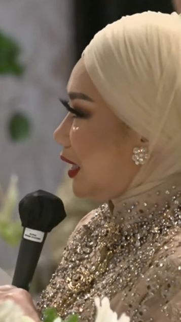 Reza Artamevia Kasih Hadiah Spesial di Pernikahan Thariq dan Aaliyah