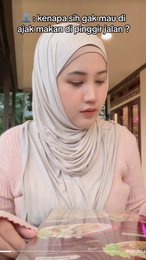Wanita Ini Ceritakan Alasan Enggan Makan di Pinggir Jalan, Pernah Nyemplung Got Hingga Trauma