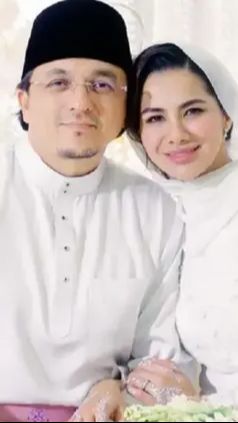 Kemudian Emran menikah untuk ketiga kalinya dengan selebgram Malaysia, Noor Nabila.