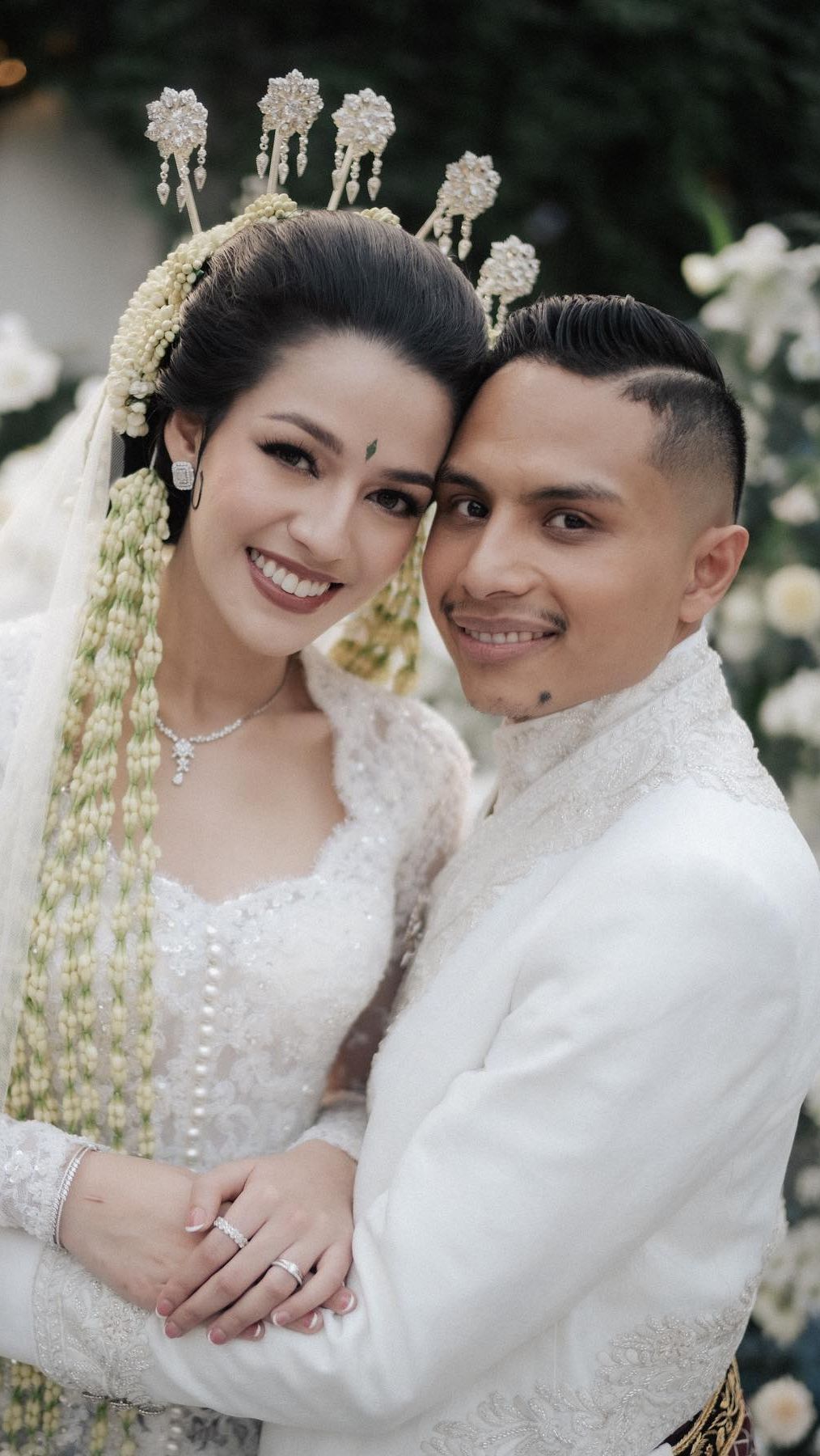 Kini Susan telah resmi menjadi istri dari Khalid Atamimi yang diketahui berprofesi sebagai pelatih bola di Jerman.
