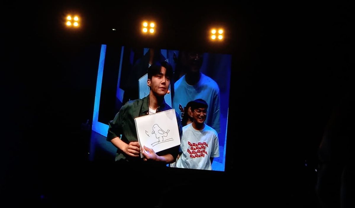 Bermain Games Bersama Fans di Atas Panggung