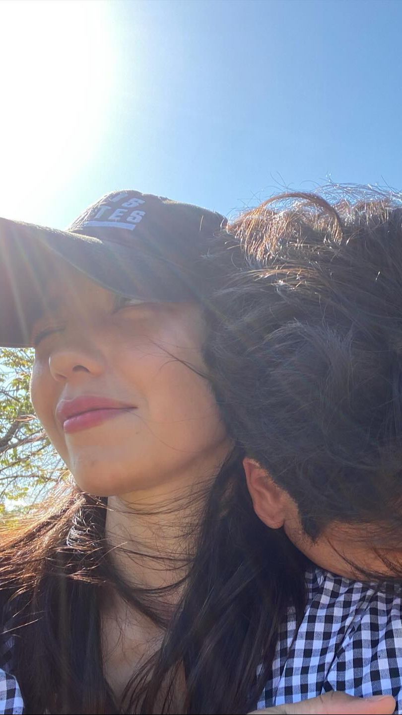 Meski begitu ada saja netizen yang memberikan komentar nyinyir dengan menyebut jika Kevin dan Imelda tidak cocok karena perbedaan usia mereka yang cukup jauh.