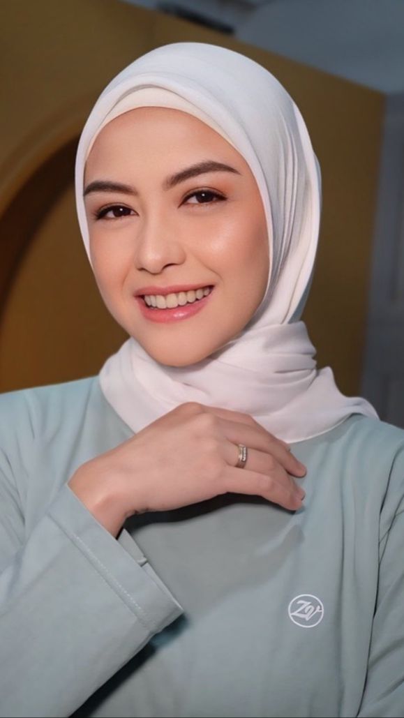 Revalina S Temat Tampil dengan Riasan Natural, Dipuji Warganet Tampilannya bak Gen Z