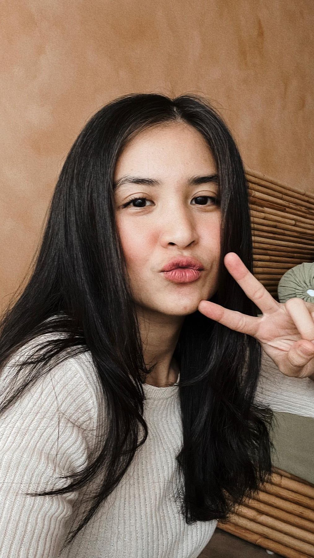 Penampilannya ini pun berhasil menyedot banyak perhatian dan pujian dari netizen.