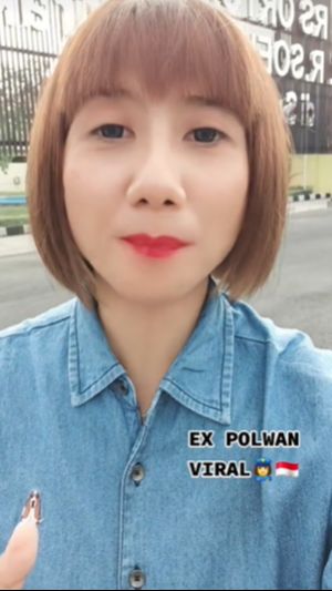Bikin Resah Warga, 8 Potret Yuni Eks Polwan Viral yang Kini Dibawa Ke RSJ