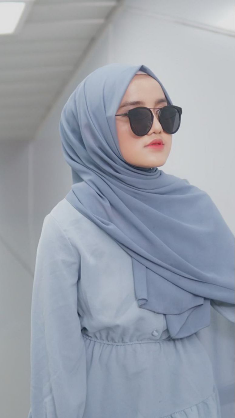 Ia sangat percaya dengan doa orangtuanya sehingga bisa mengalami kemudahan dalam hidupnya.