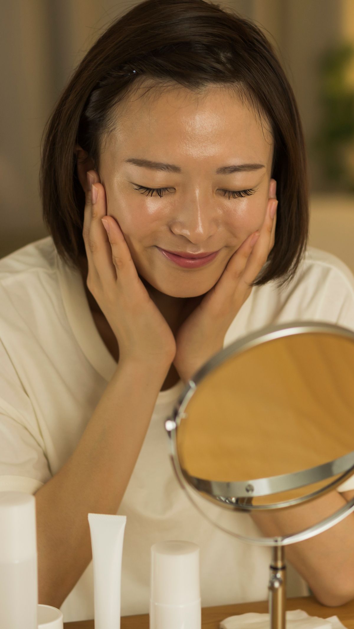 Rawat Kulit Lebih Intens di Malam Hari dengan Rangkaian Skincare yang Tepat