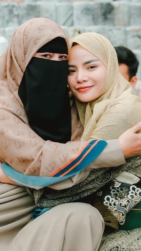 Dinar pun mengaku sangat bersyukur bisa dipertemukan dan mengenal Umi Pipik.