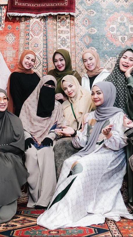 Menurutnya Umi Pipik sengaja memilihnya menjadi ketua pengajian agar ia semakin rajin untuk datang kajian.