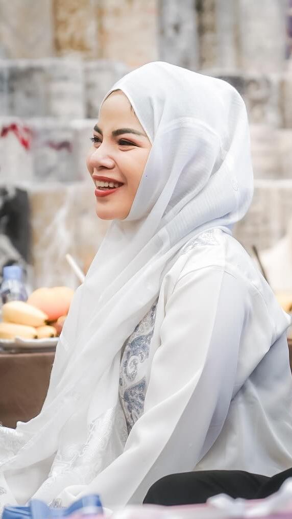 Dinar pun semakin bersemangat dalam mengikuti setiap kajian yang diadakan bersama rekan artis lainnya.