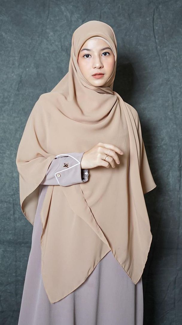 Sementara, Natasha Rizky merupakan mantan istri dari Desta.