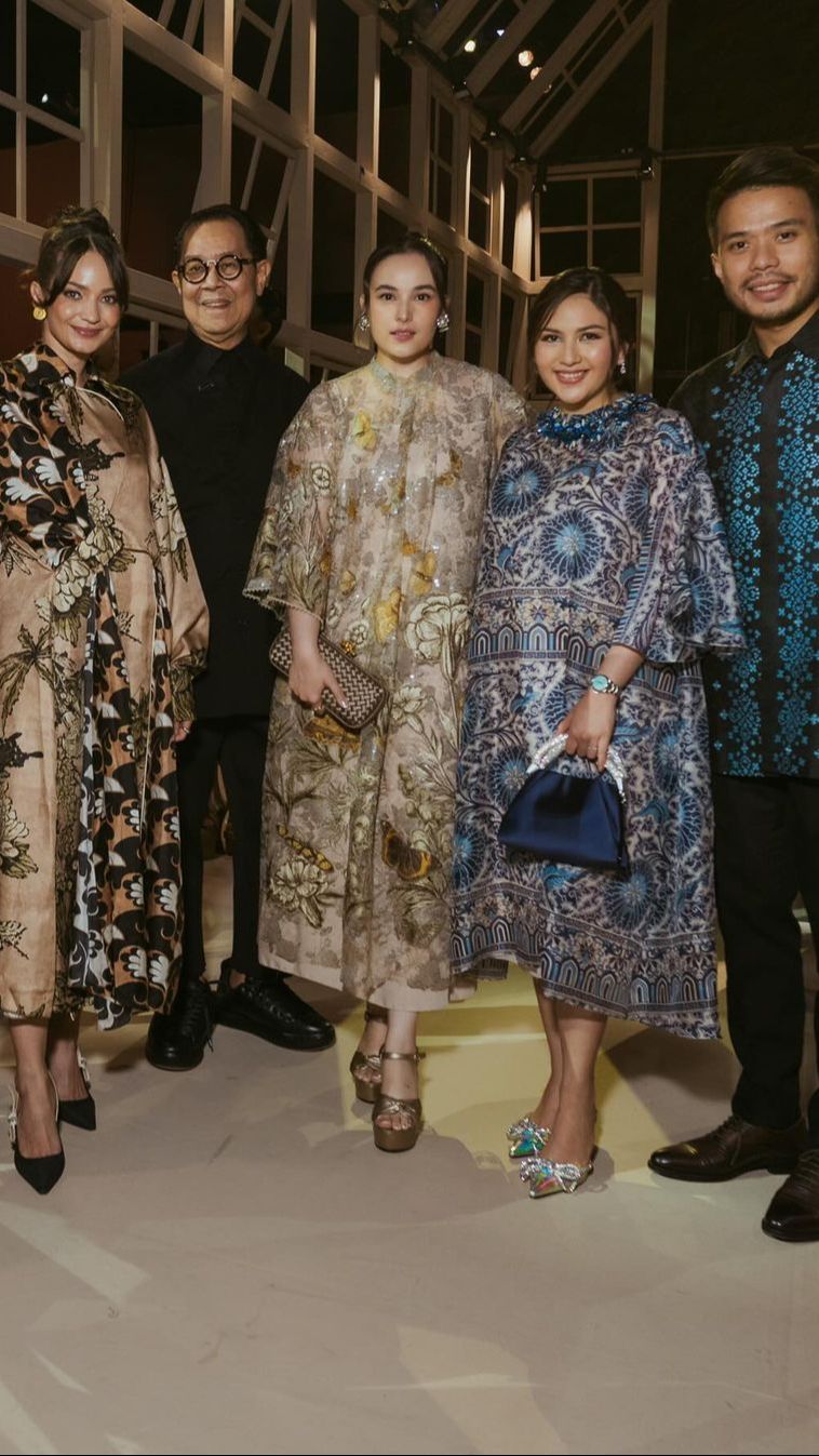 Kendati begitu, banyak pula netizen yang memuji dan mendukungnya lantaran baru 3 bulan melahirkan dan sedang menyusui.