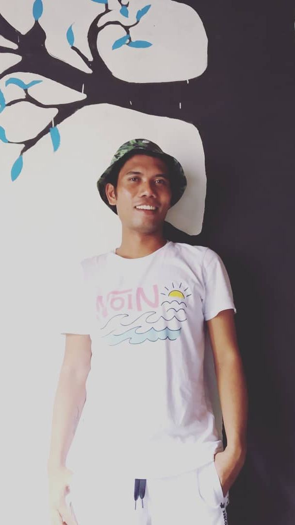 Dalam bio Instagramnya, ia kini menjadi seorang penyanyi, penulis lagu, MC, dan YouTuber.