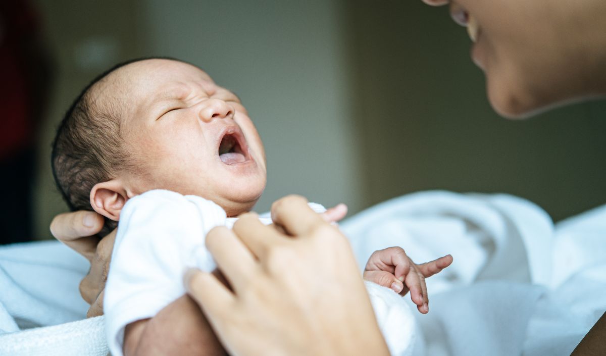Cara Menenangkan Bayi yang Menangis Menurut Islam