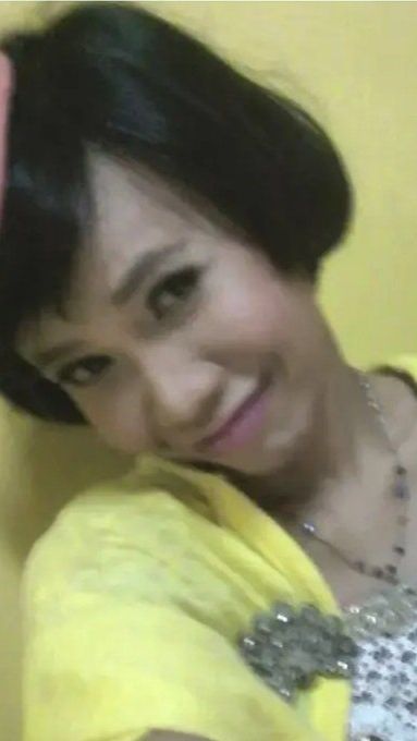 Ia pun tampak aktif mempromosikan novel miliknya di media sosial.