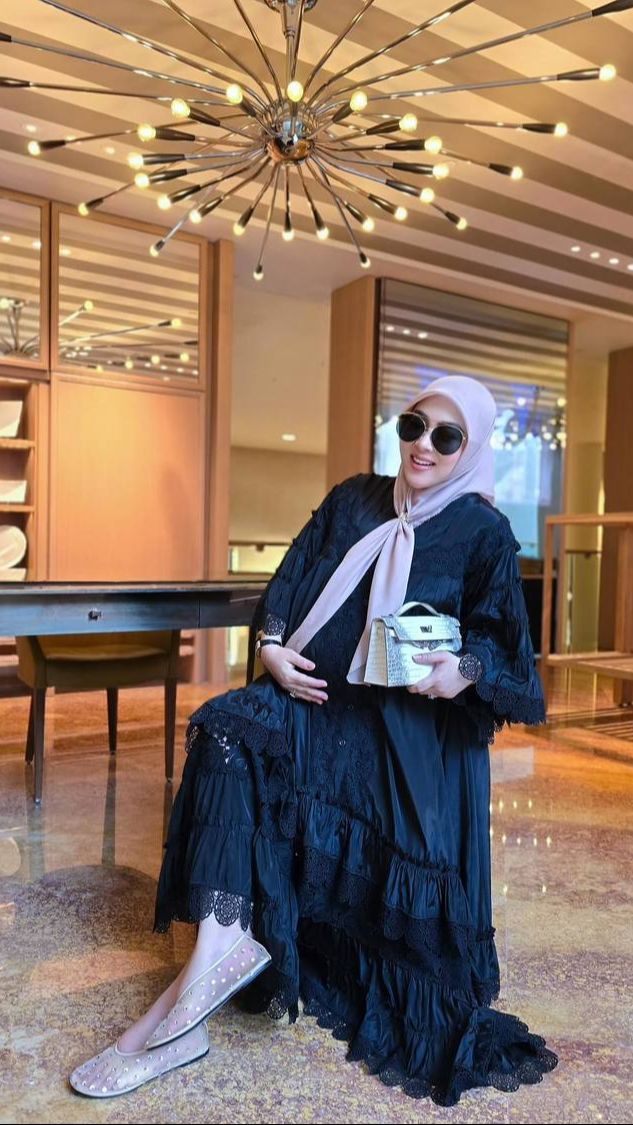 Jelang Melahirkan, 8 Potret Syahrini Makin Cetar