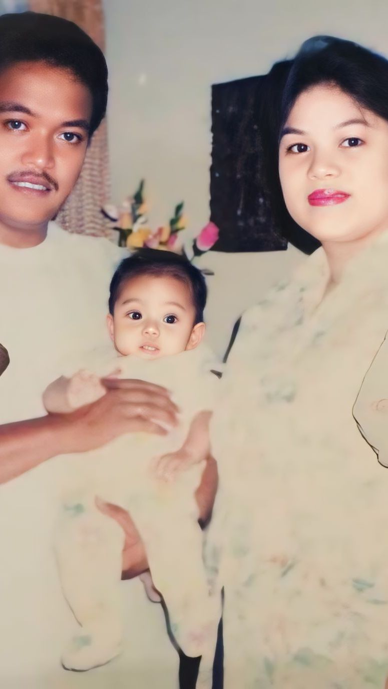 Bayi Digendong Orangtuanya Ini Penyanyi Terkenal Jebolan Ajang Pencarian Bakat, Coba Tebak?