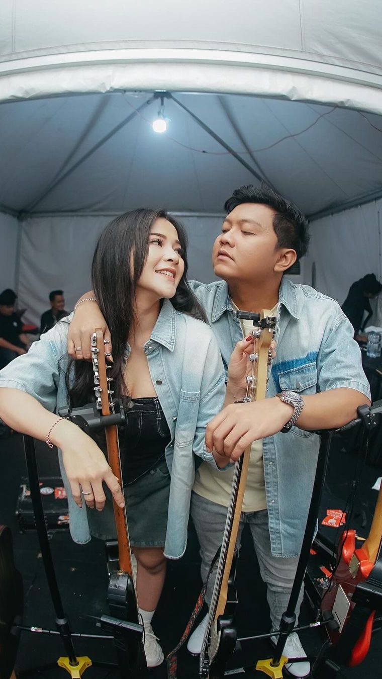 Unggahan Pesan Ultah Pernikahan Bella Bonita ke Denny Caknan Disambar Warganet Julid