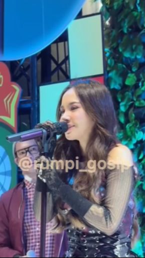 Penampilan baru istri Rizky Febian tersebut langsung menuai beragam komentar netizen.
