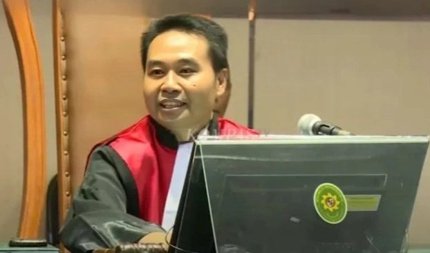 Lalu siapa sebenarnya hakim Eman Sulaeman?