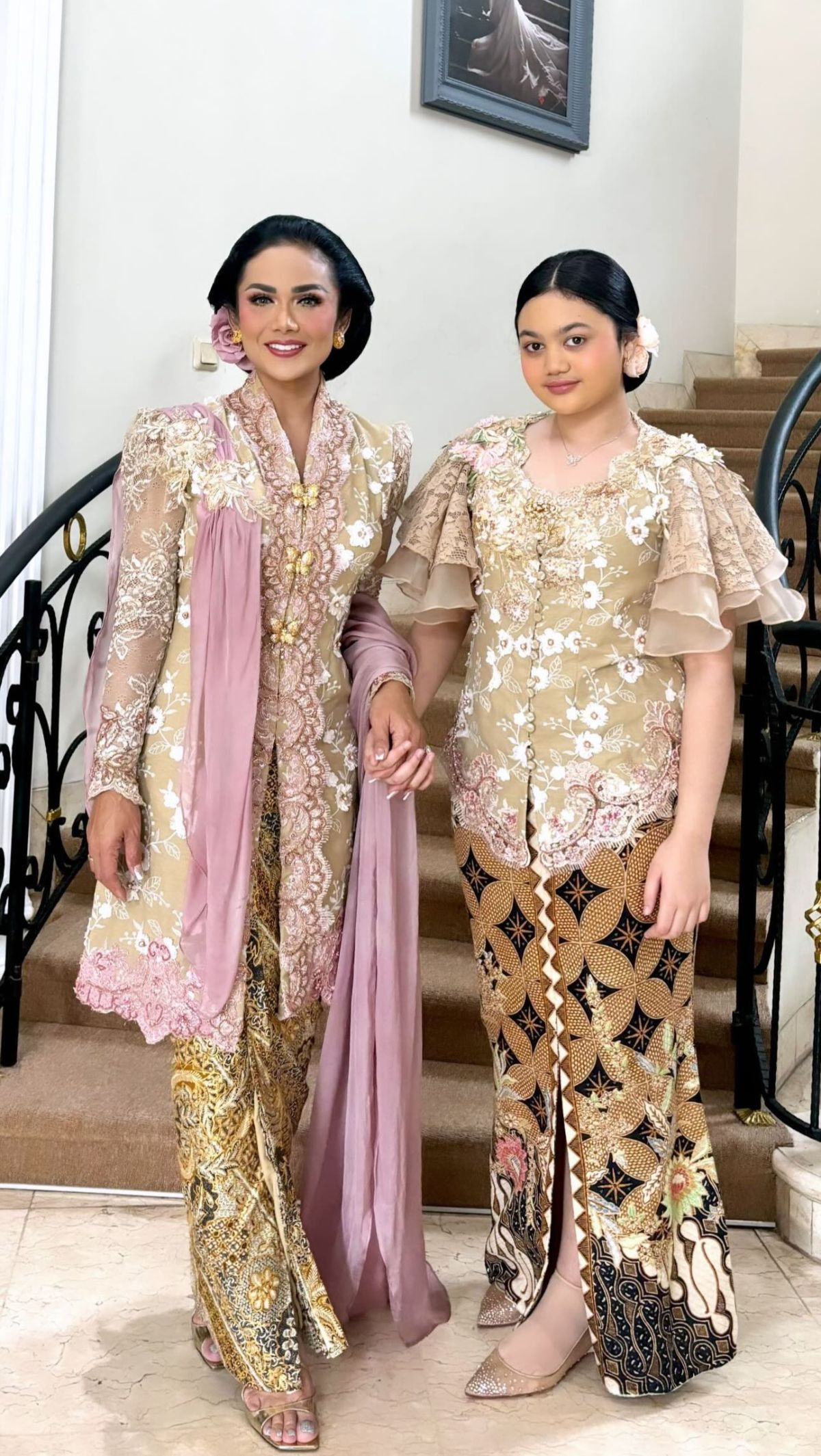 Inilah potret Amora Lemos anak Kris Dayanti dan Raul Lemos yang belakangan sukses mencuri perhatian.