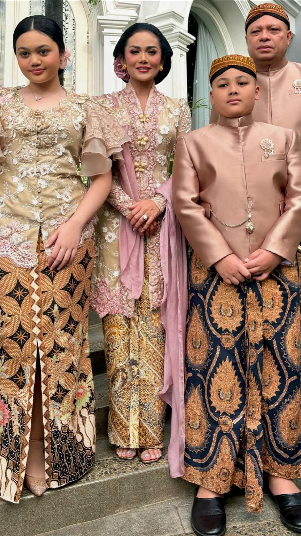 Penampilannya begitu memukau hingga disebut memiliki aura super mahal.