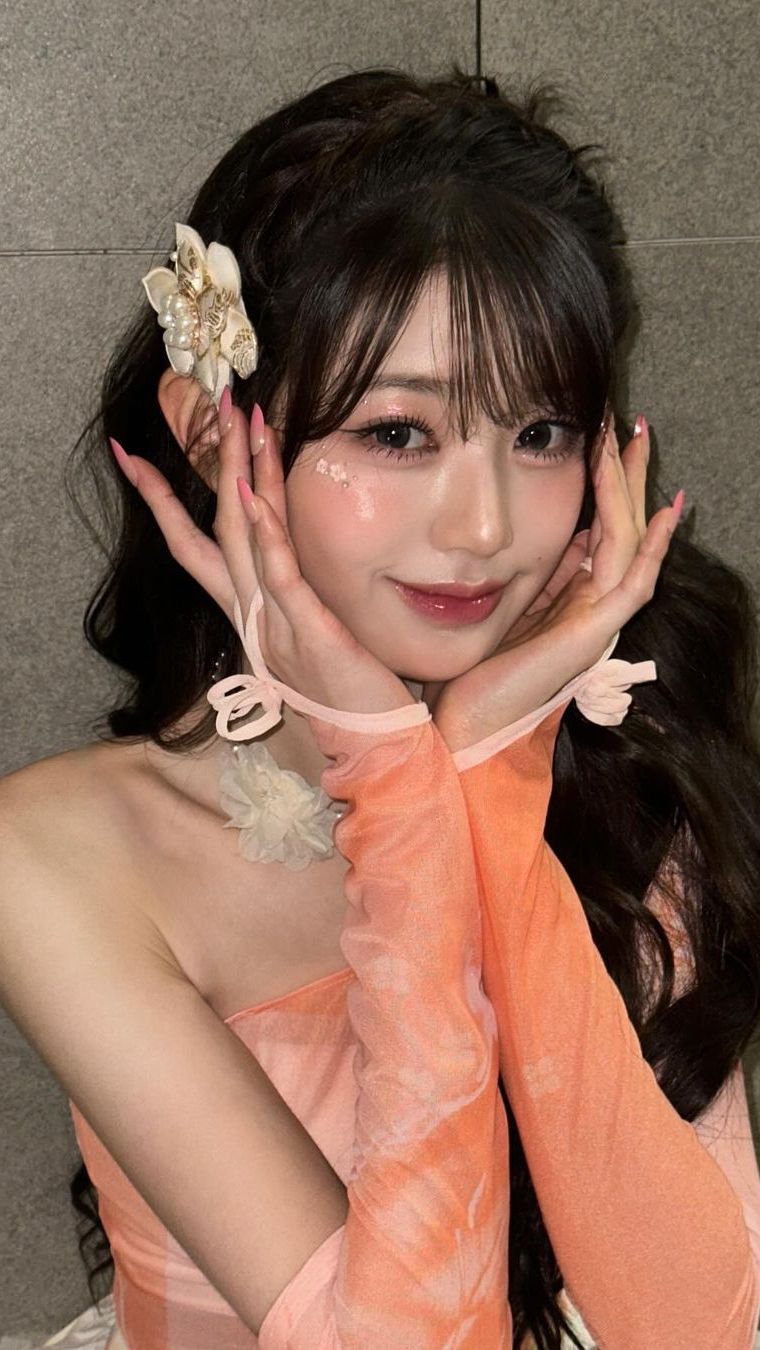 Tampil Lebih Cute dan Glowing Ala Won-young IVE Cuma dengan 2 Produk Makeup