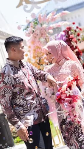 Belum lama ini, Daffa Nabilah dan kekasihnya menggelar acara lamaran. Momen bahagia itu pun digelar di rumah Nabilah.