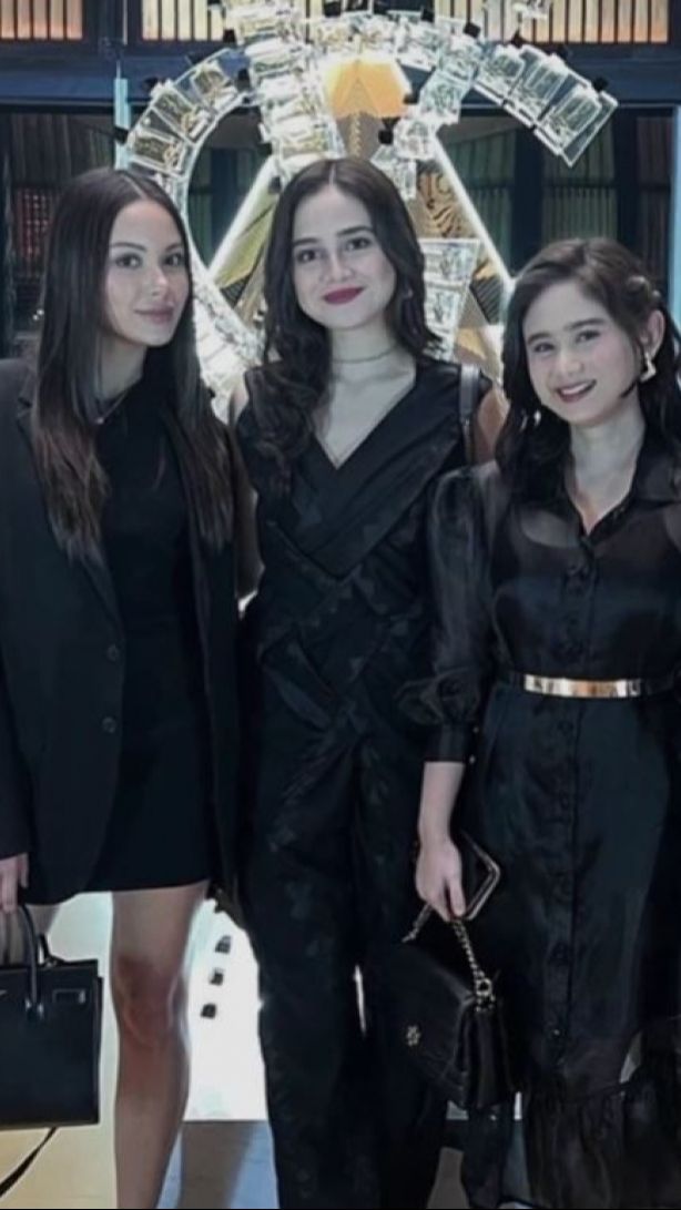 Alyssa dan Syifa sama-sama pemain sinetron dan film.